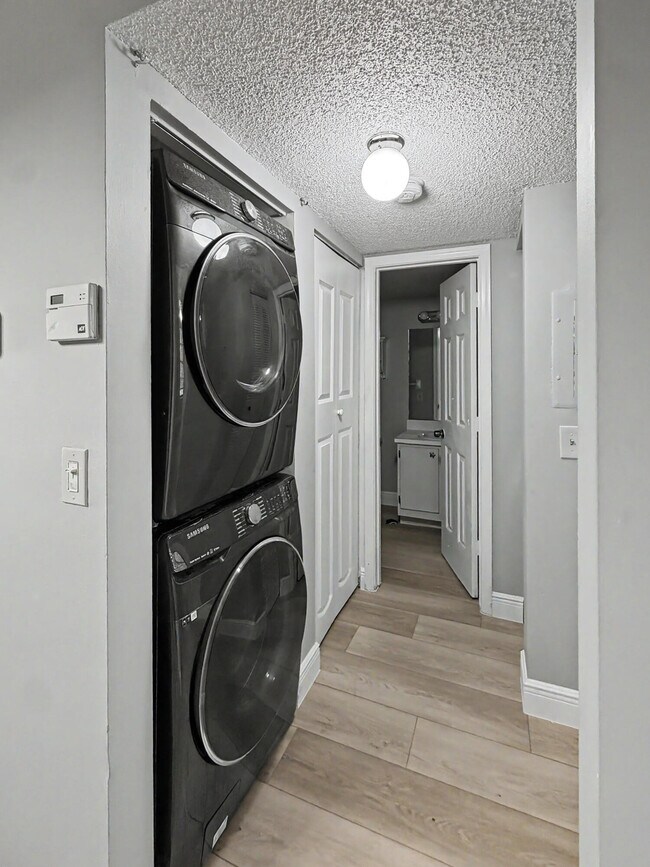 Building Photo - 330 Palmwood Pl
