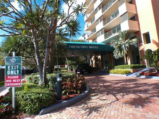 Building Photo - 2951 S Bayshore Dr
