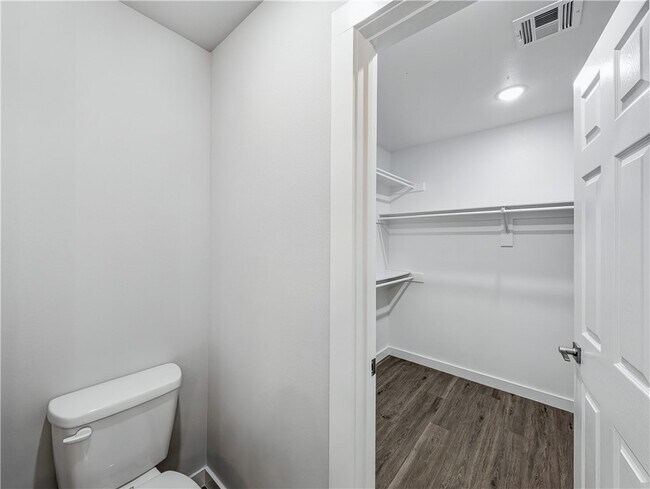 Building Photo - 6405 NW Kathleen St