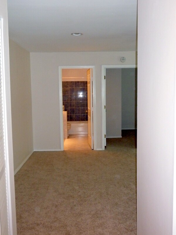 Building Photo - 1806 Hemlock Pl