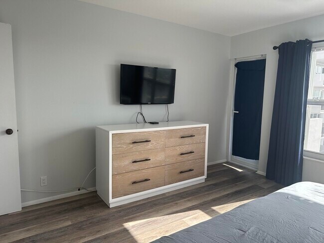 Building Photo - 405 N Ocean Blvd