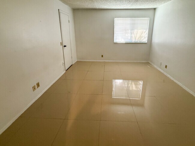 Building Photo - 2986 S University Dr