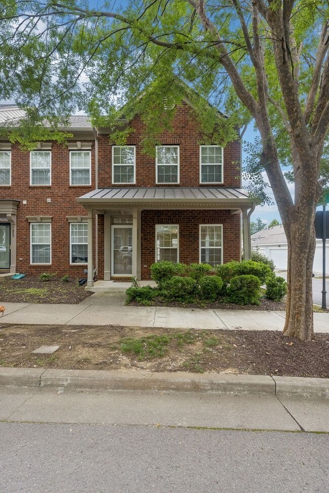 Building Photo - Beautifully maintained 3-bedroom, 2-bath townhome in Nashville’s highly desirable Lennox Village