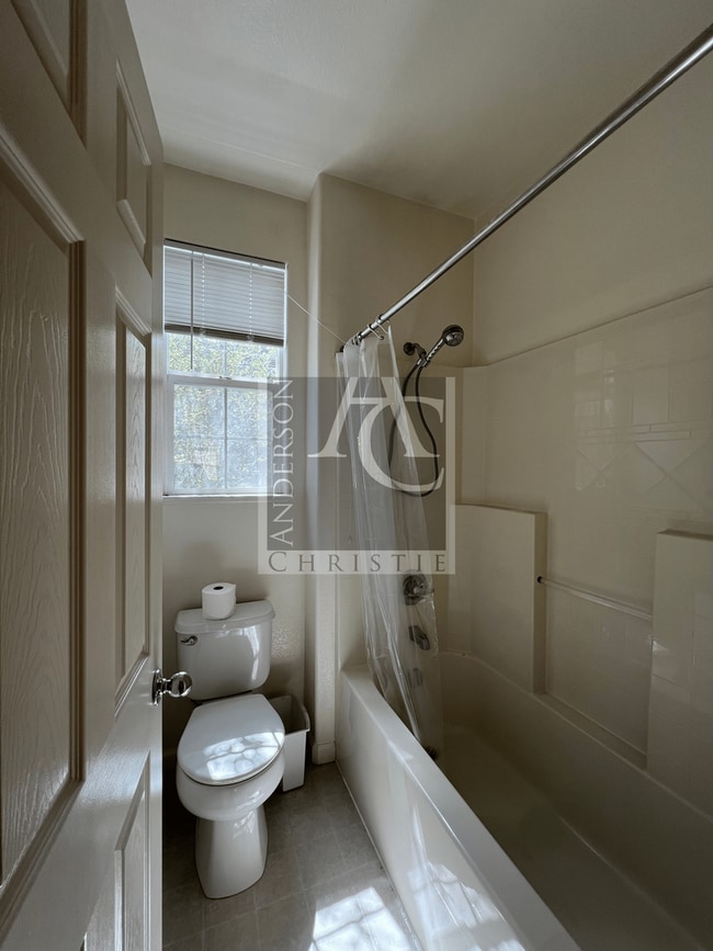 Building Photo - 4br in Bay Breeze Community