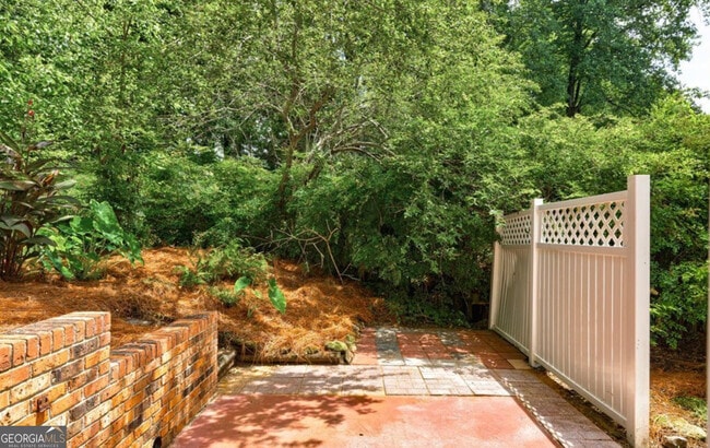 Building Photo - 922 Sharon Ct