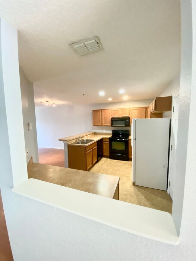 Building Photo - 3/2.5 Townhouse For Rent in SouthMeadow