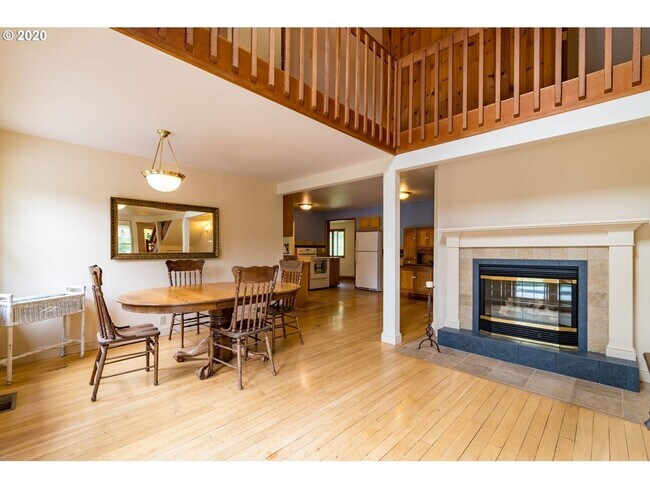 Building Photo - 1/2 month free with 1 year lease!