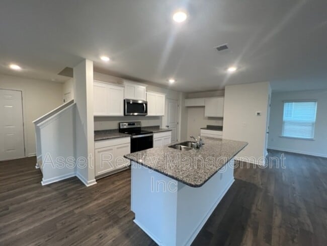 Building Photo - 323 Everleigh Cir