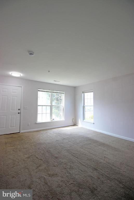 Building Photo - 622 Sprite Way