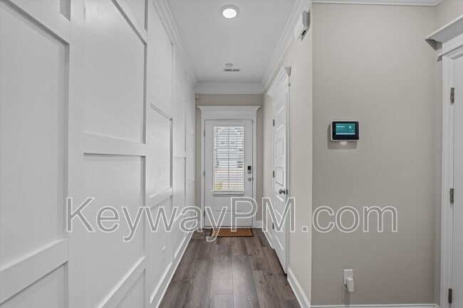 Building Photo - 1043 Linsmore Ave