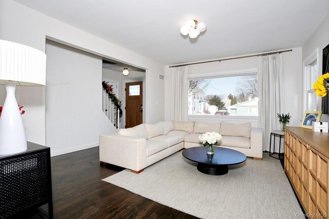 Building Photo - 42 E Main St