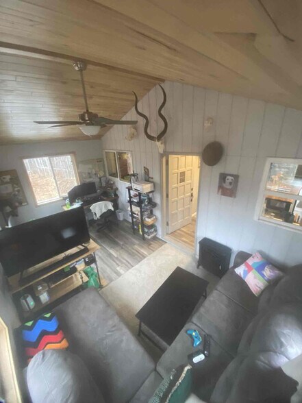 Building Photo - 5195 Lavaque Rd