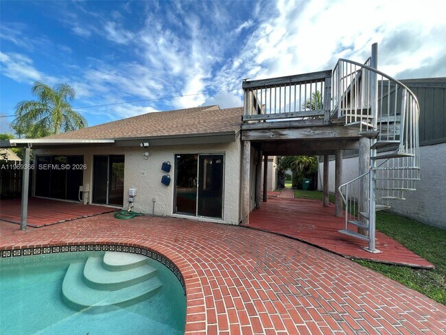 Building Photo - 7512 SW 95th Pl