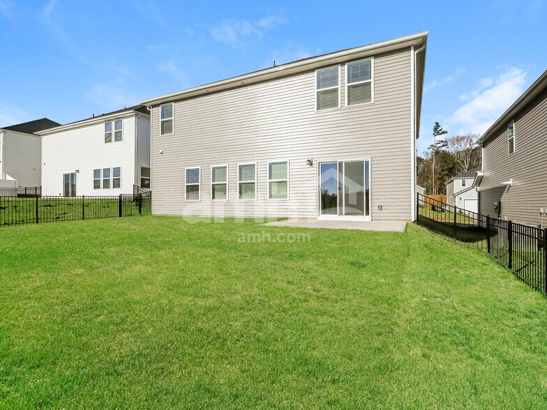 Building Photo - 794 Treeline Rd