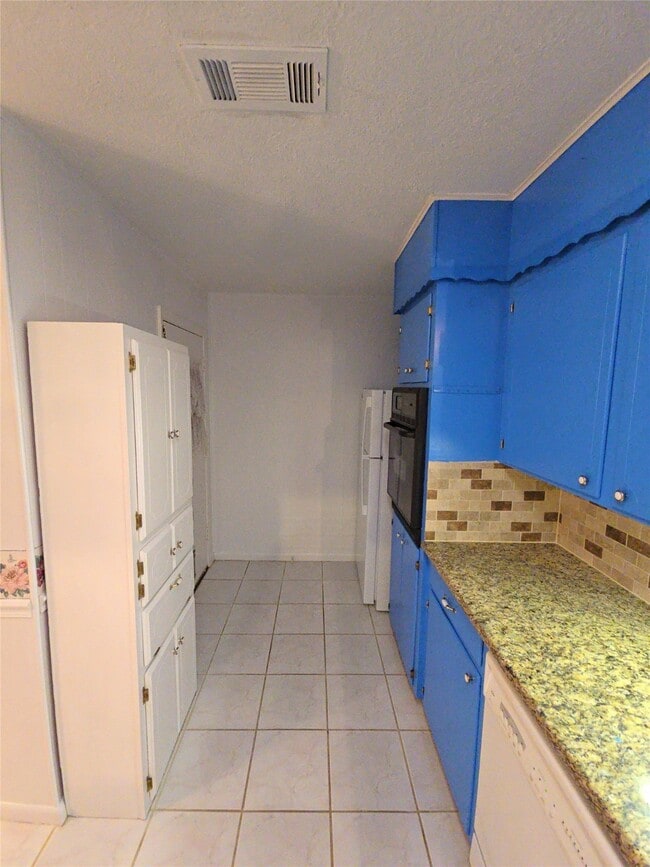 Building Photo - 1206 Crescent Blvd