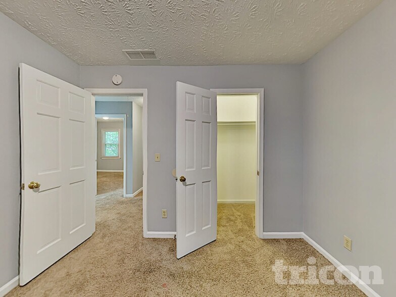 Building Photo - 215 Comstock Ct