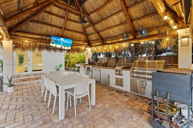 Building Photo - 12930 Oleander Rd