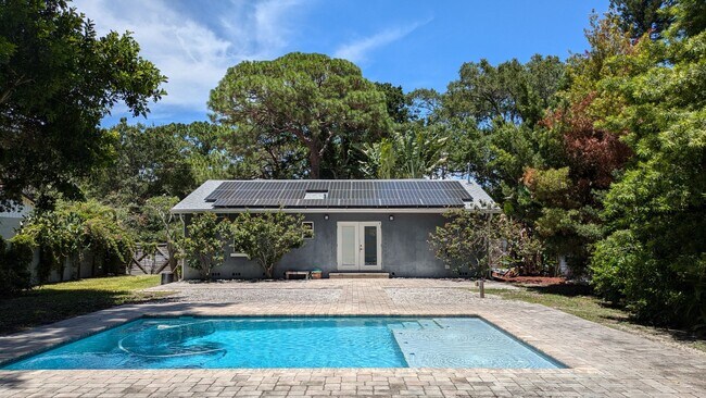 Building Photo - Charming two bedroom one bath cottage with...