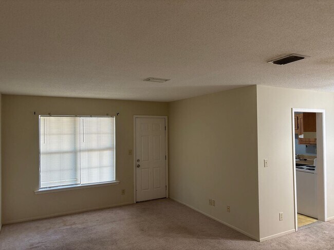 Building Photo - 5768 Worchester Ct