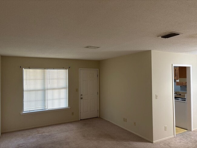 Building Photo - 5768 Worchester Dr