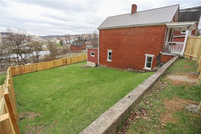 Building Photo - 305 Chestnut St