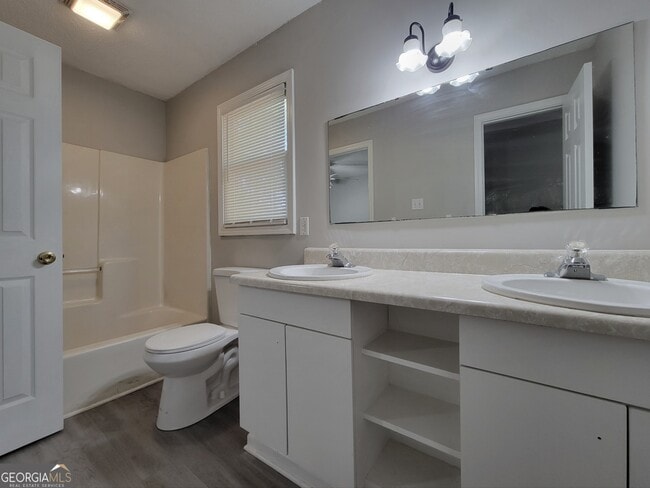 Building Photo - 204 Segars Rd