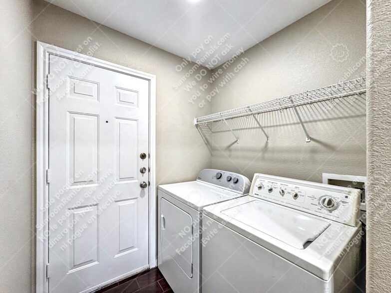 Building Photo - 833 Sagewood Trail