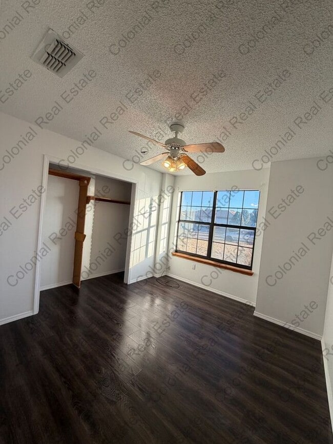 Building Photo - Spacious 4 bedroom 2 bath home.