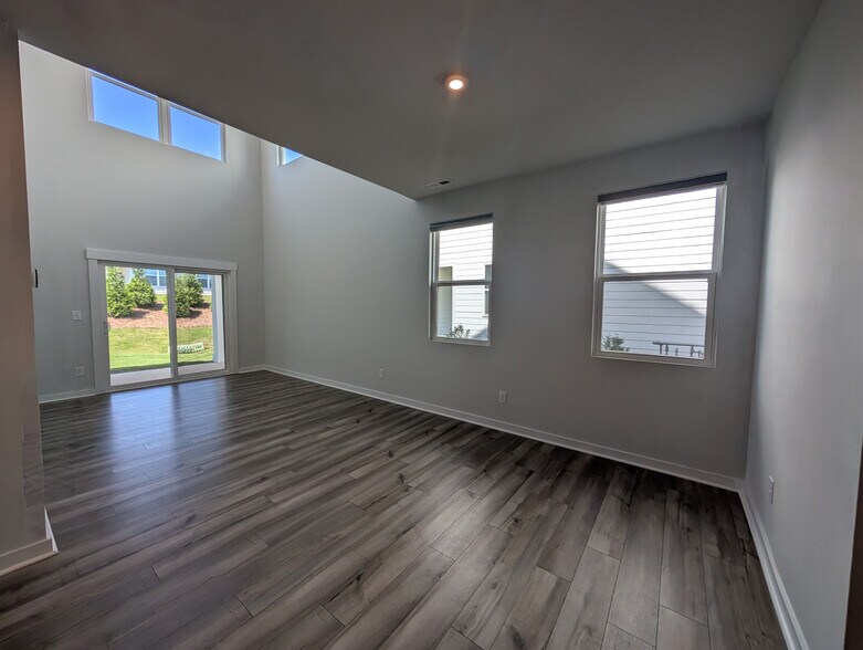 Building Photo - Room in Townhome on Munsing Dr