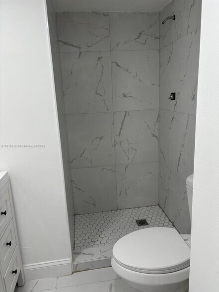 Building Photo - 18151 NE 31st Ct