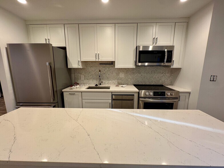 Building Photo - 215 5th St SE