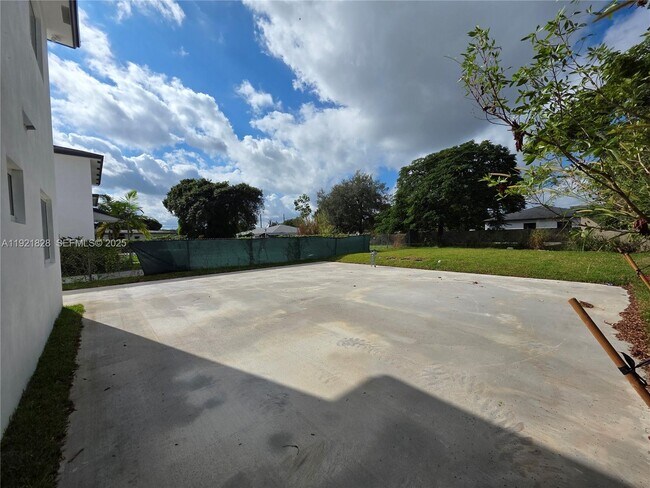 Building Photo - 21210 SW 119th Ave