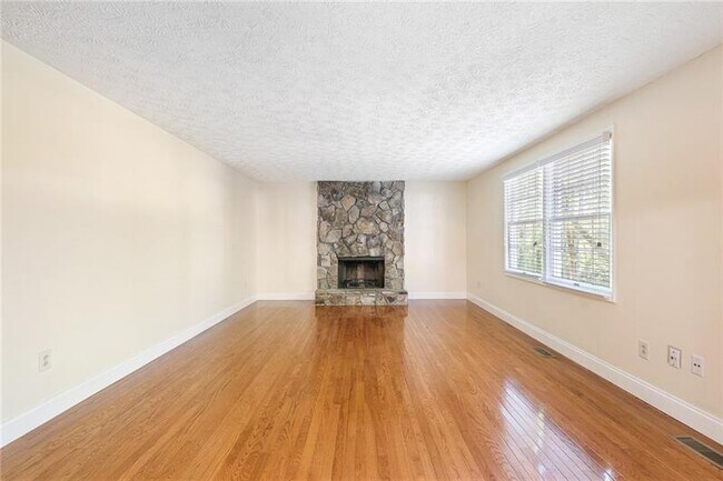 Building Photo - 140 Roswell Farms Ct