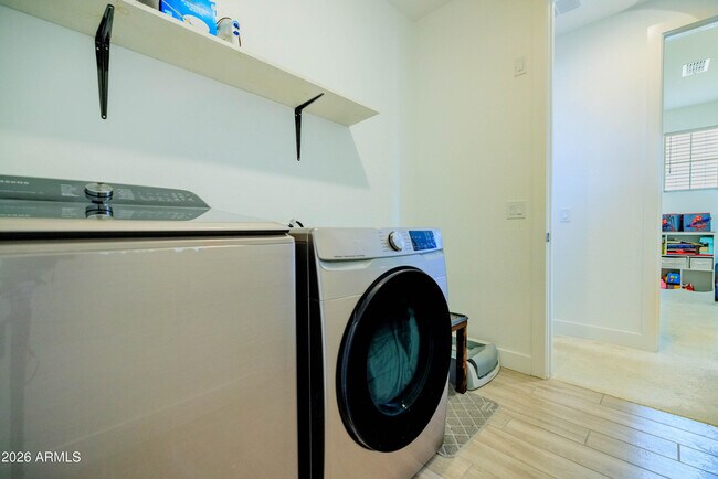 Building Photo - 21513 E Sparrow Dr