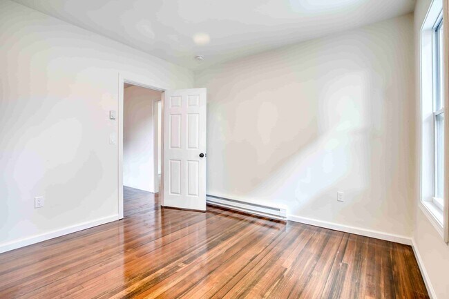 Building Photo - 2bed 1 bath apartment for rent on Kibbe St