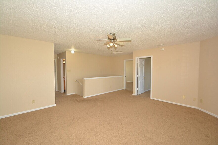 Building Photo - 5660 Grassy Bank Dr