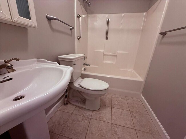 Building Photo - 6330 Oak View Dr