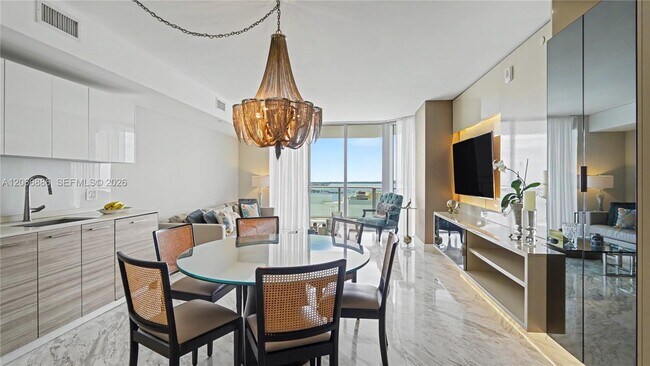 Building Photo - 1300 Brickell Bay Dr