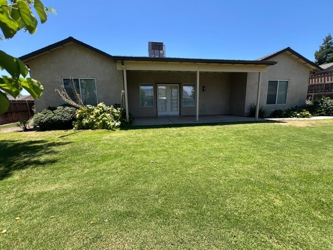 Building Photo - 623 W Meadow Ln