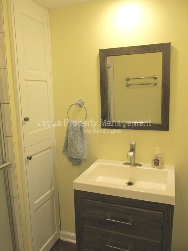 Building Photo - 6234 E V Ave