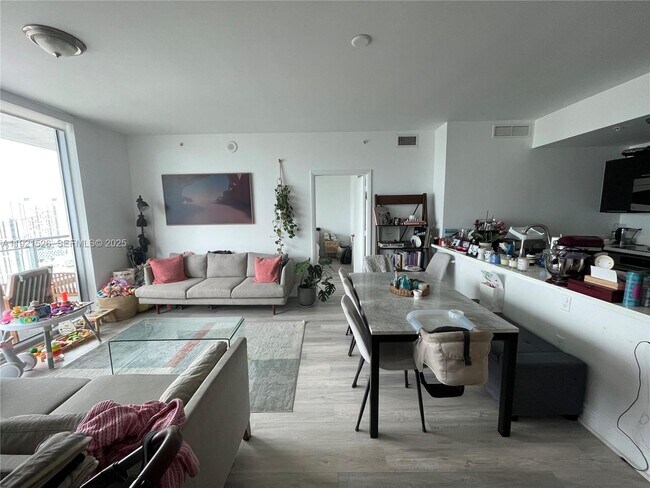 Building Photo - 90 SW 3rd St