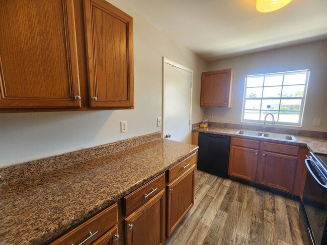 Building Photo - Bed 2 Bath, 2 car garage (SW Ocala/ Marion Oaks)