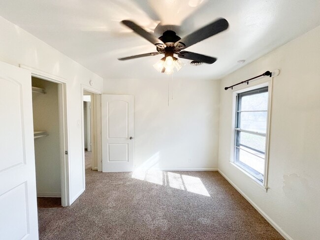 Building Photo - Available NOW!!!! Beautiful 3 bedroom, 2 bath home with covered patio and fenced yard.