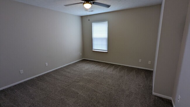 Building Photo - 873 Kerns Dr NE