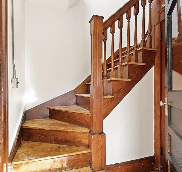 Front Entrance Stairs - 5 Ventura Rd