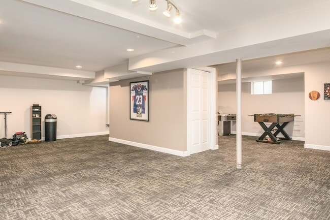 Building Photo - 840 N Northwest Hwy