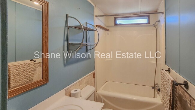 Building Photo - 3 BD 2 BA Single wide with large back yard!