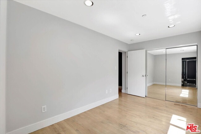 Building Photo - 6396 Weidlake Dr