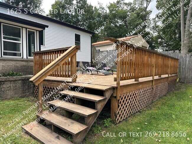 Building Photo - 1625 S Crooked Lake Dr