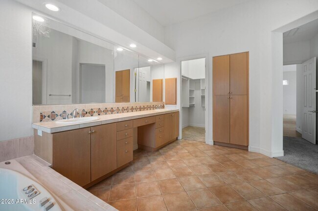 Building Photo - 9359 E Cavalry Dr